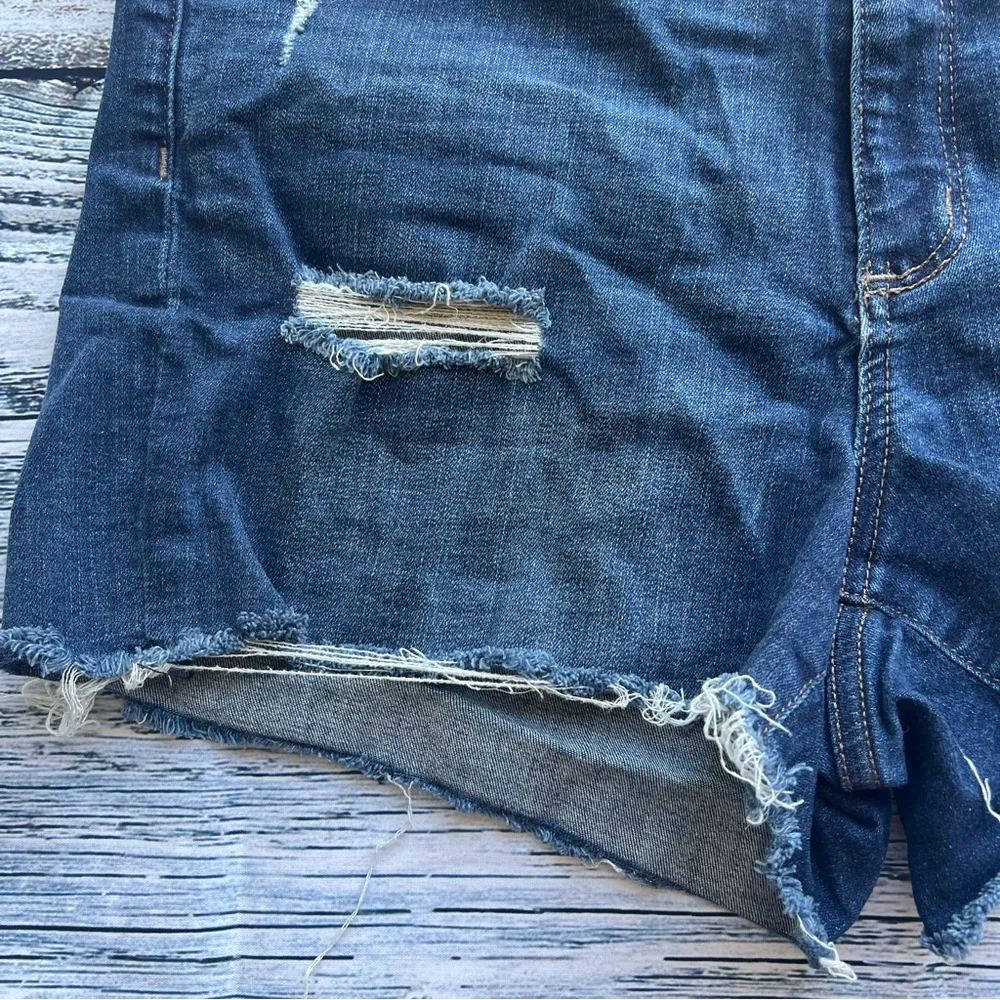 Universal Threads Hi Rise Midi Womens Distressed Denim Short size 14 (32 waist)